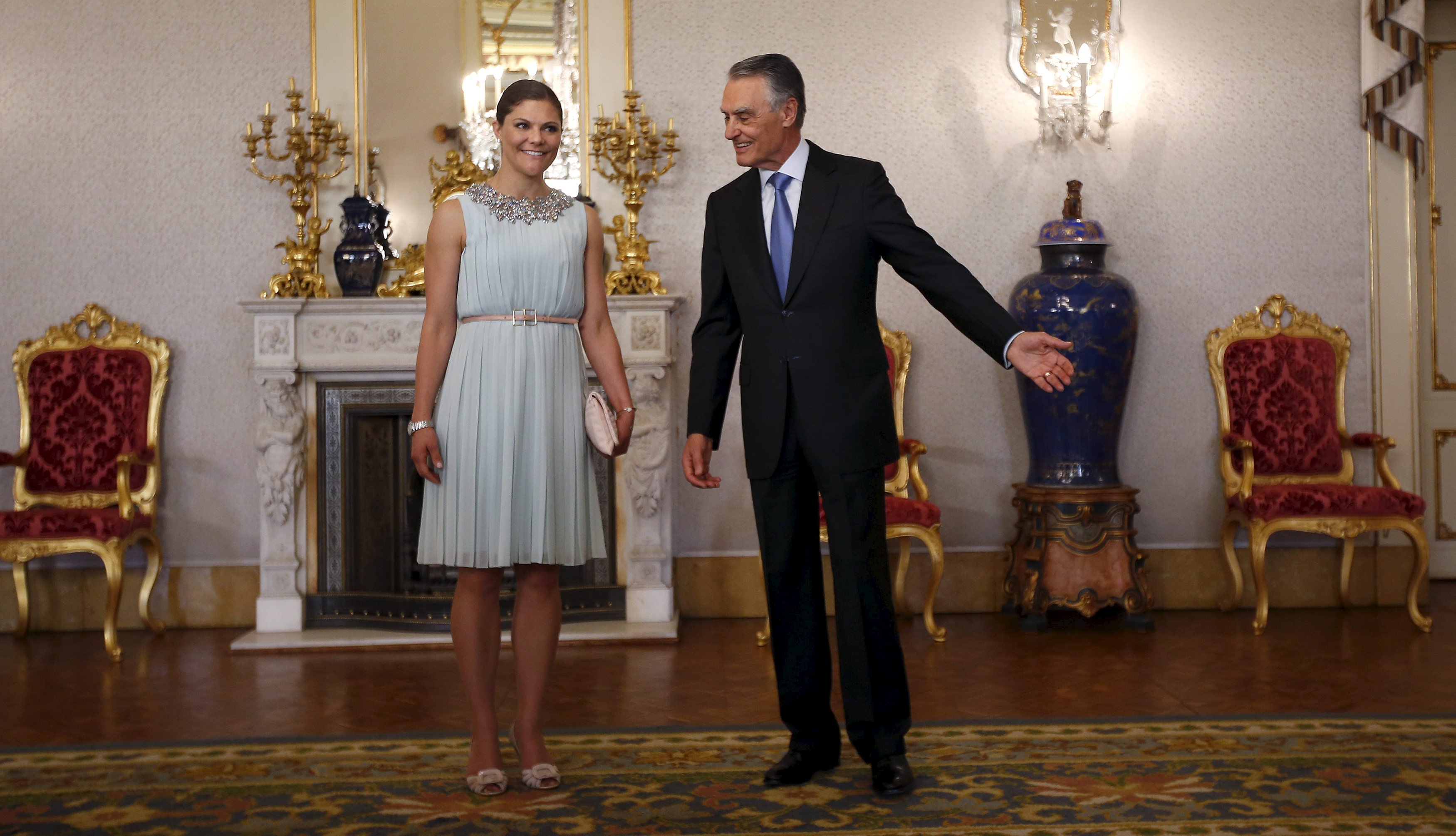 Sweden's Crown Princess Victoria is welcomed by Portugal's President Anibal Cavaco Silva during a meeting at Belem presidential palace in Lisbon, Portugal June 5, 2015.   REUTERS/Rafael Marchante