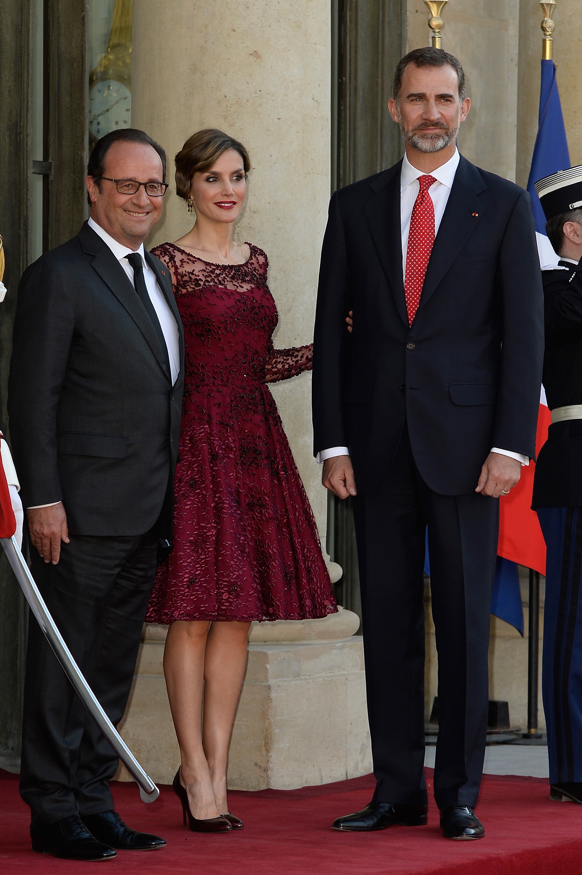 PARIS, FRANCE - JUNE 02:  (L-R) President of France Francois Hollande, Her Majesty The Queen Letizia of Spain and His Majesty The King Felipe VI of Spain arrive at the State Dinner offered by French President Francois Hollande at the Elysee Palace on June 2, 2015 in Paris, France.  (Photo by Pascal Le Segretain/Getty Images)