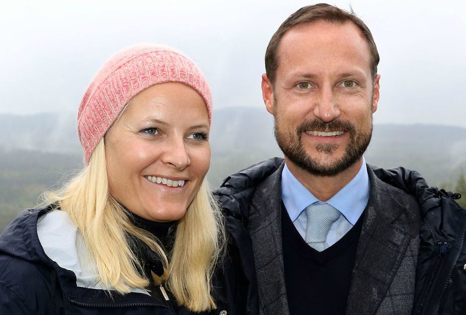 La-princesse-Mette-Marit-et-le-prince-Haakon-de-Norvege-a-Nittedal-le-17-septembre-2015