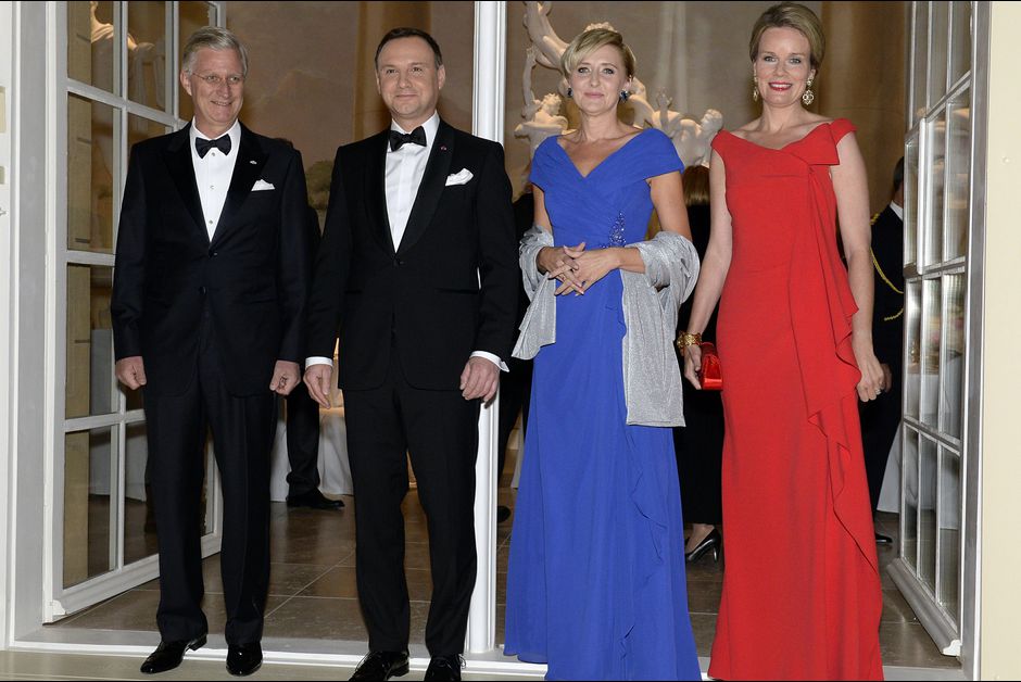 La-reine-Mathilde-et-le-roi-Philippe-de-Belgique-avec-Andrzej-et-Agata-Duda-a-Varsovie-le-14-octobre-2015