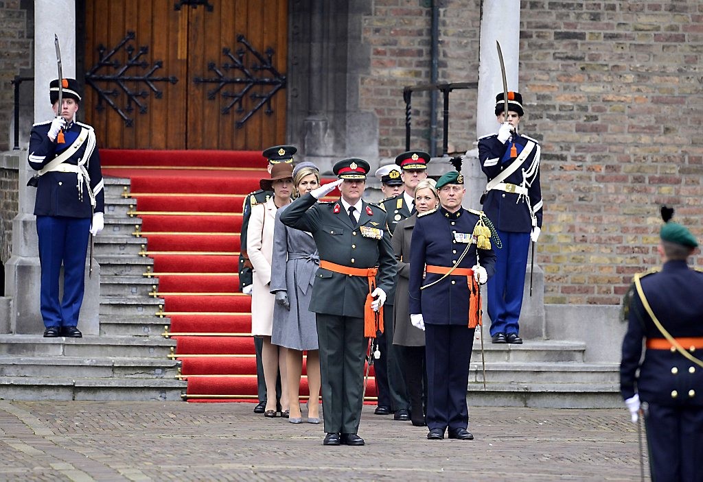 Koning reikt Militaire Willems-Orde uit aan Korps Commandotroepe