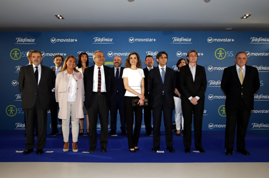 Doña Letizia junto al resto de autoridades y personalidades asistentes al acto