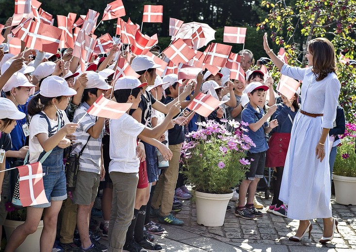 HKH Kronprinsesse Mary besøger H.C.Andersen Park under Kronprinsparrets besøg i Japan, Kronprinsesse Mary, Kronprinsessen, Kronprinsparret