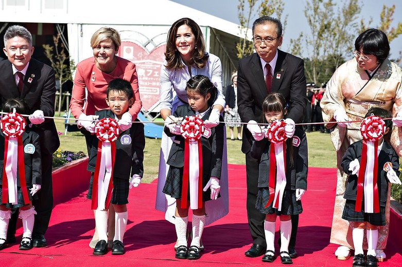 HKH Kronprinsesse Mary besøger H.C.Andersen Park under Kronprinsparrets besøg i Japan, Kronprinsesse Mary, Kronprinsessen, Kronprinsparret