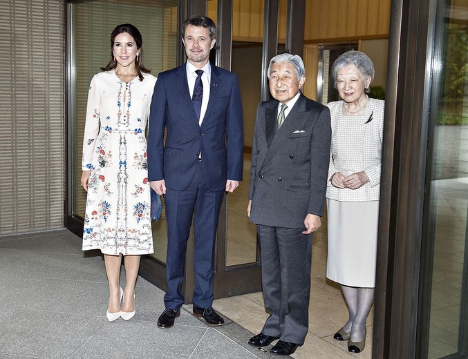 POOL - Kronprinsparret til frokost på Kejserpaladset med HKH Japans Kejser Akihito og Kejserinde Michiko, Kronprinsparret