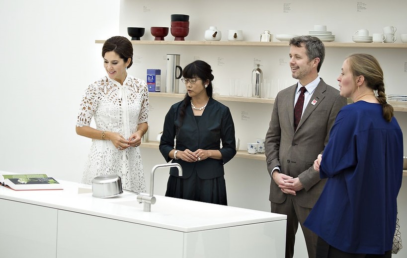 Kronprinsparret i Japan - besøg på designmuseum, Kronprinsparret