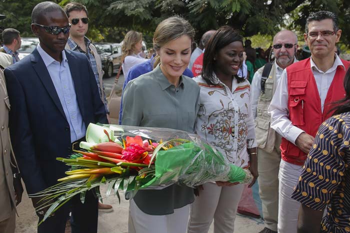 *LA REINA LETIZIA VISITA LA UNIVERSIDAD DE ZIGUINCHOR