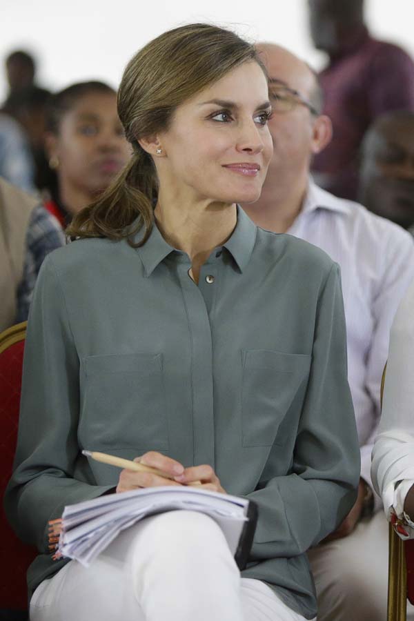 *LA REINA LETIZIA VISITA LA UNIVERSIDAD DE ZIGUINCHOR