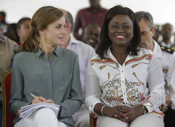 *LA REINA LETIZIA VISITA LA UNIVERSIDAD DE ZIGUINCHOR