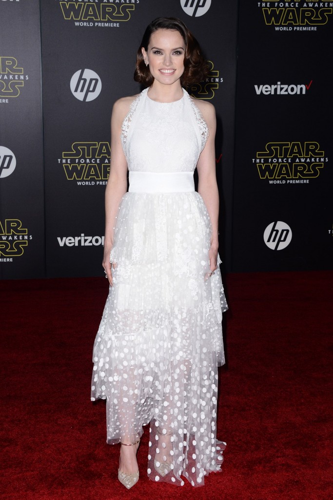 Daisy Ridley in Chloé – ‘Star Wars: The Force Awakens’ LA Premiere ...