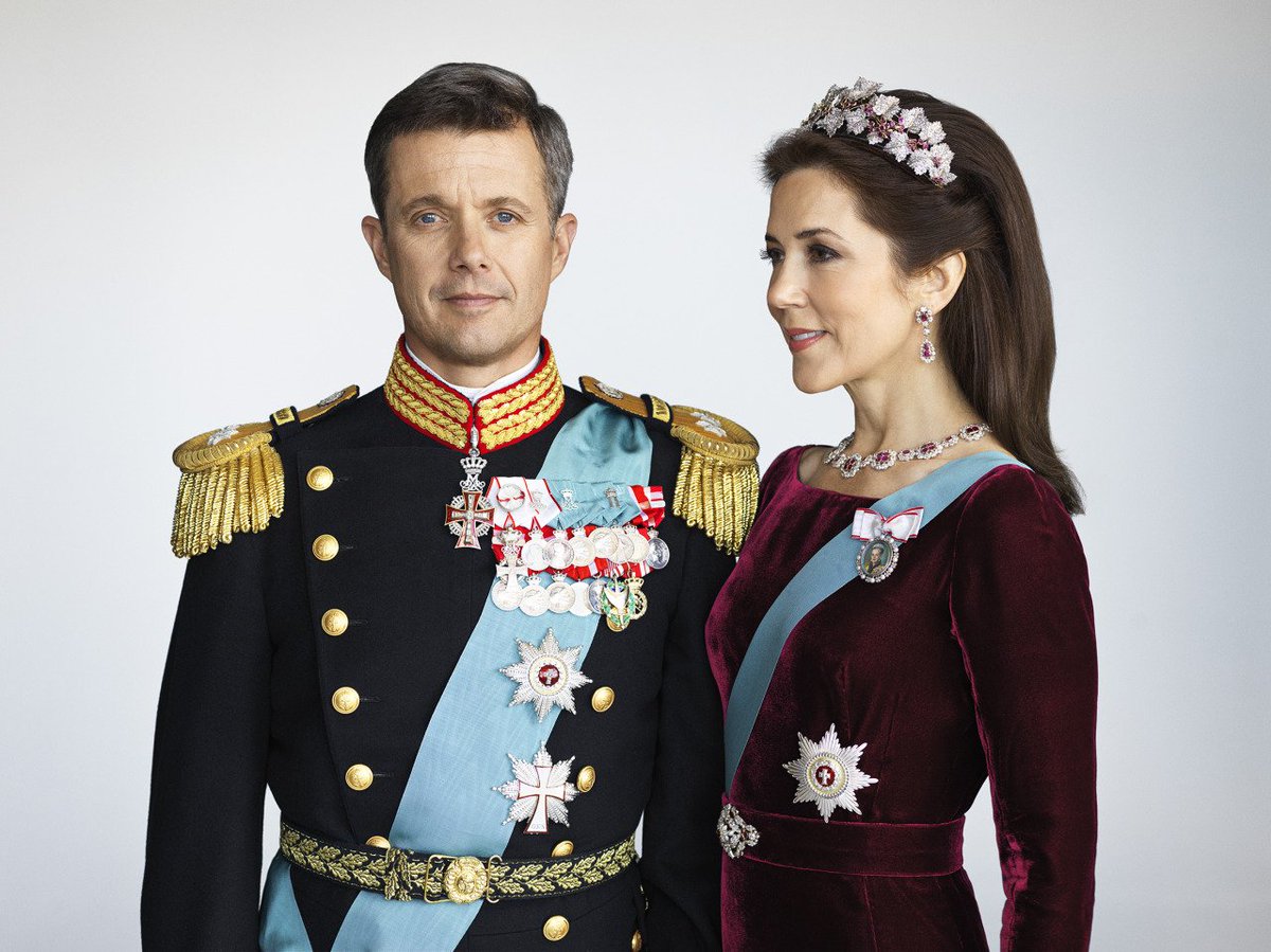 New portraits of Crown Prince Frederik and Crown Princess Mary were(00)