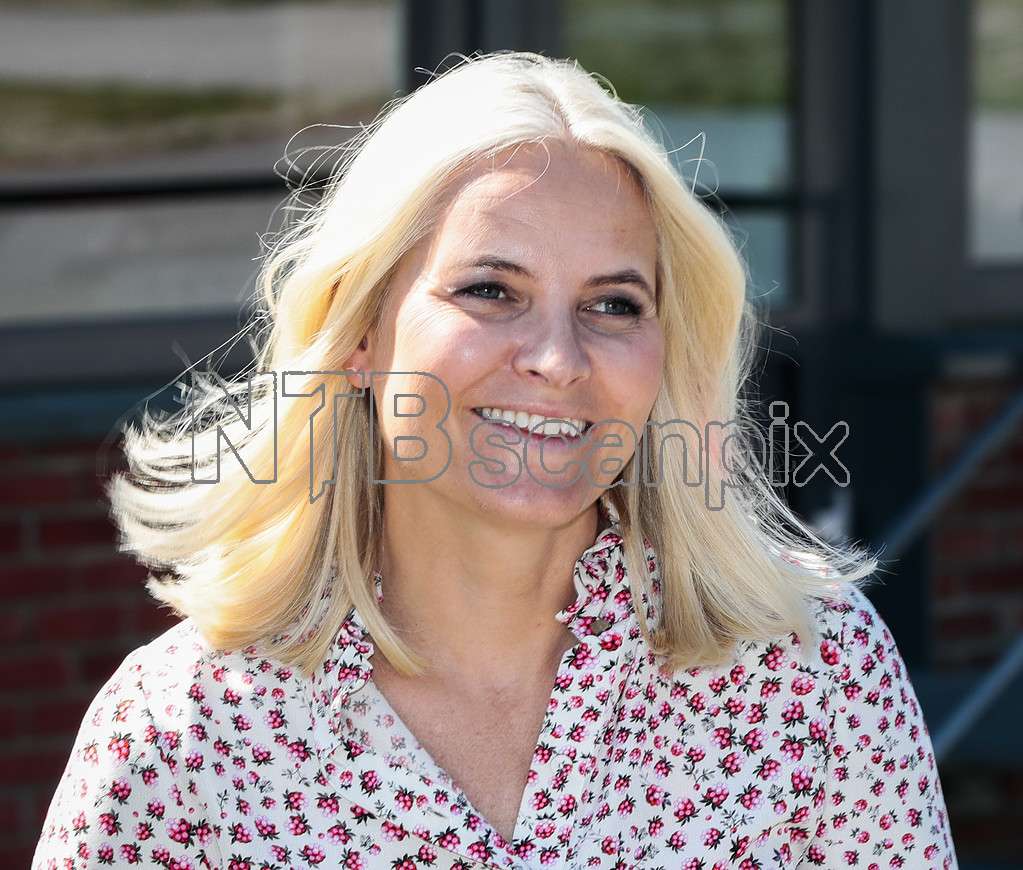 Crown Prince Haakon and Crown Princess Mette Marit visit the 7th grade at L...