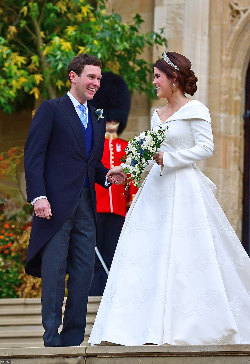 4991792-6268487-Picture_perfect_Princess_Eugenie_and_her_new_husband_Jack_look_t-a-63_1539349703047