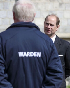 9830BEAF-1A3E-4223-BC57-45C28E7FEADC