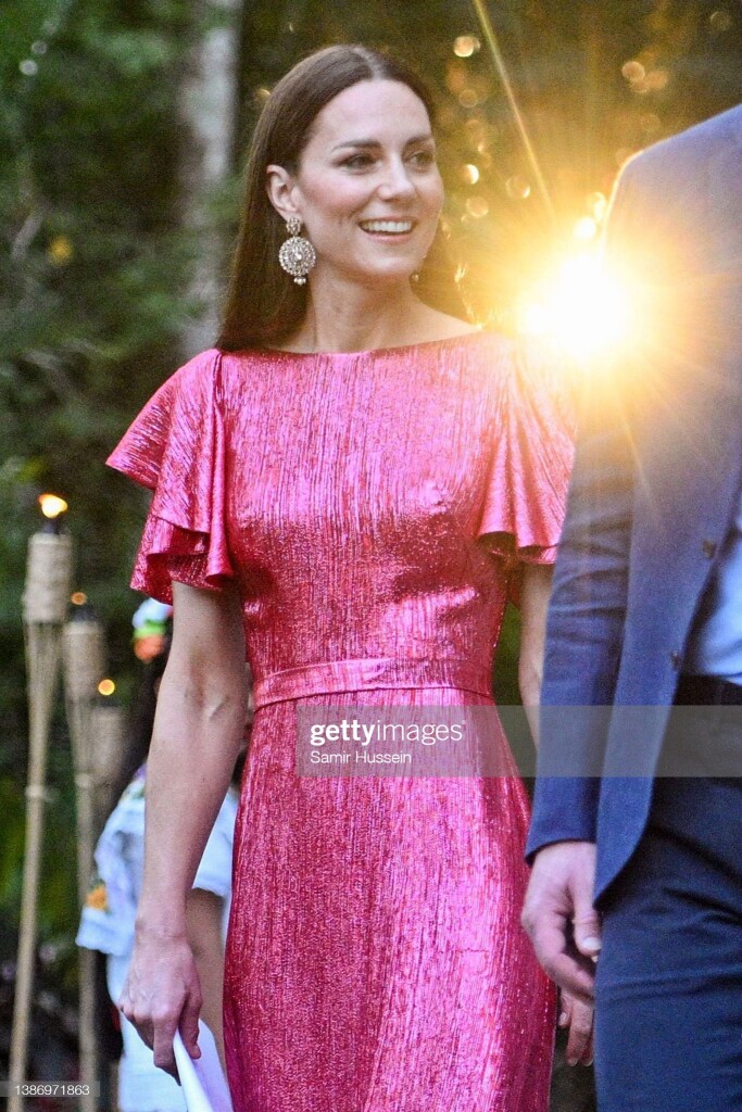 3EE79C7C-5275-4EE5-A2A2-4D8990A35E64