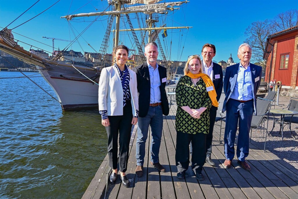 8266F3F7-F7CF-450C-B2AB-E9DE6433A04A