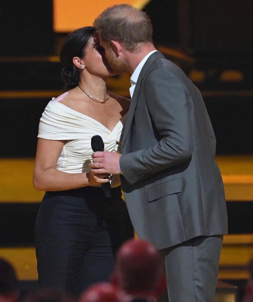 B6628F22-1F0E-4DE1-83C0-7462858126F7