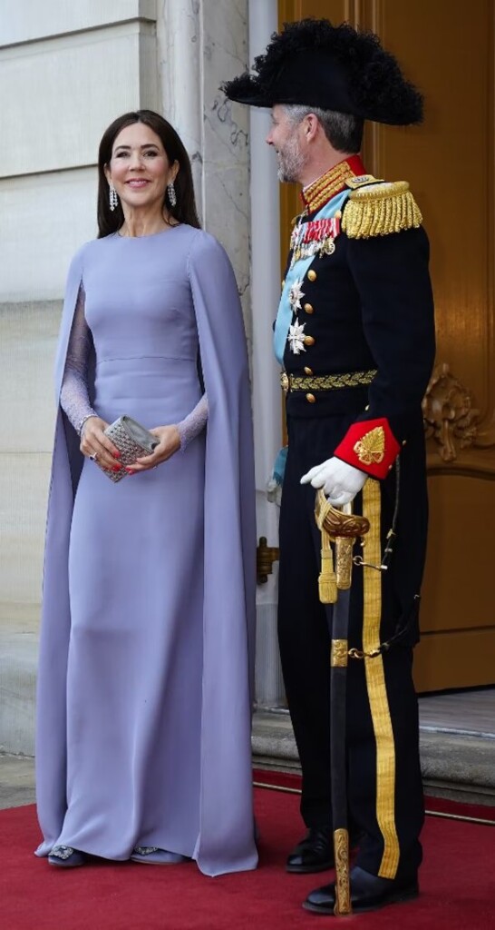 2883DA2D-8D2E-422A-B11C-22CAE31A24D6