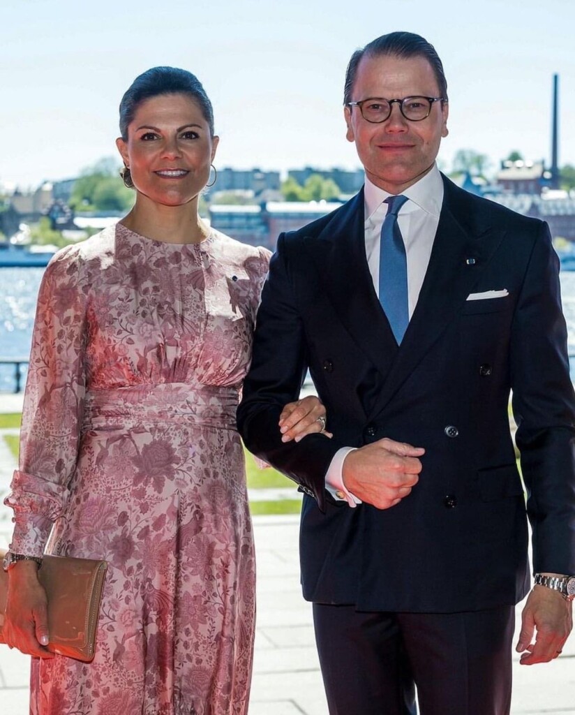 8DF5E6F0-192E-459C-9A82-80252D621263