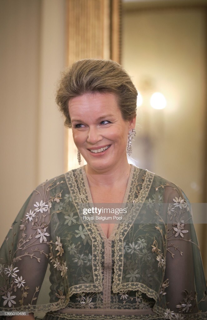 E0DB1356-D8BA-4E31-A2A7-48F1155CF7E8