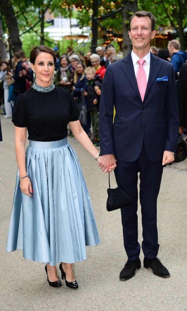 EF5CFF91-D48A-41FD-81D0-B7C59889E123