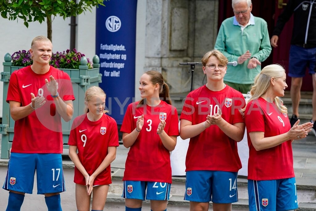 1C1FB0C2-1E32-4714-BD41-49C3658D8EF6