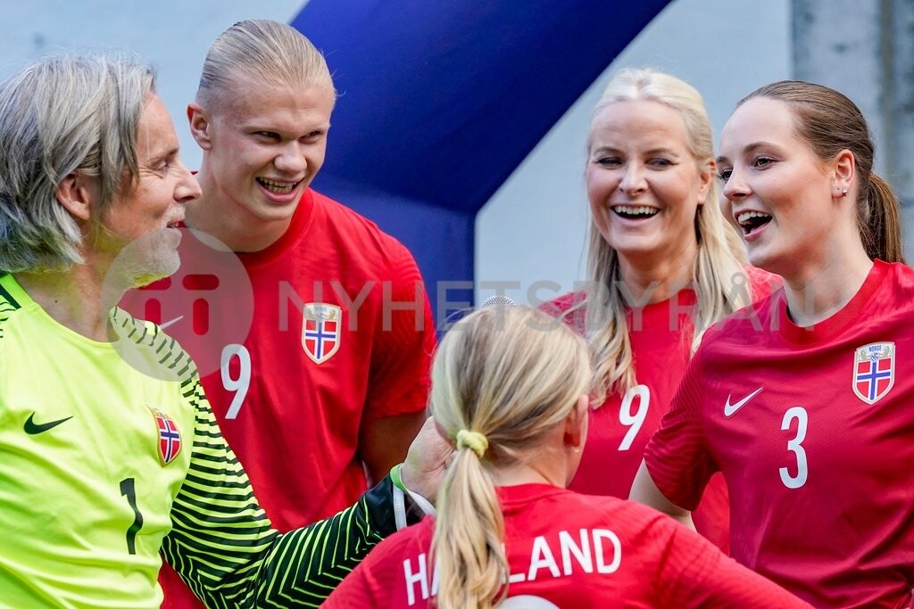 BBE0E205-2D50-453D-92B3-945C72773516