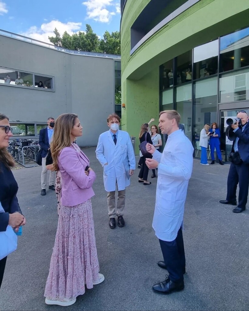 430AA6CC-30F5-4B36-831B-14BA11526534