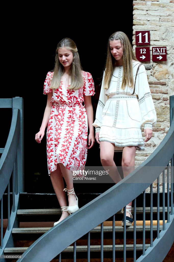 FB83E153-6E0B-49D0-A86B-F1025E48346A