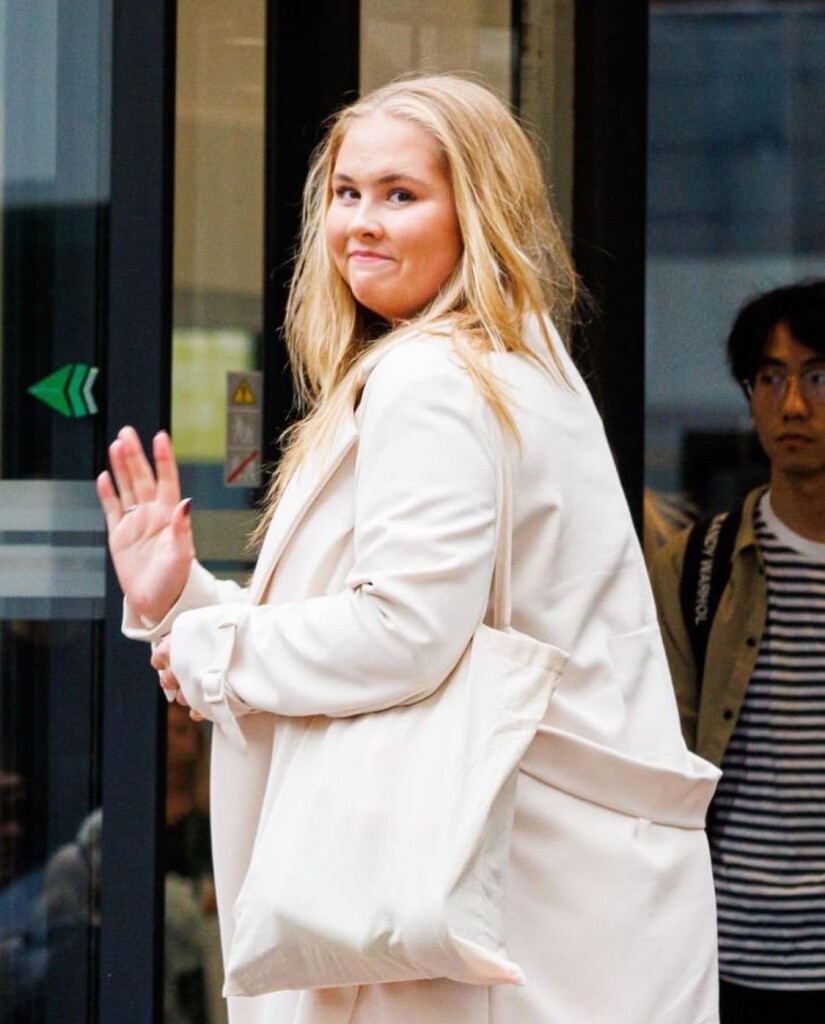 27D8A9B1-3F54-441C-8FB5-008B1DE12ECB