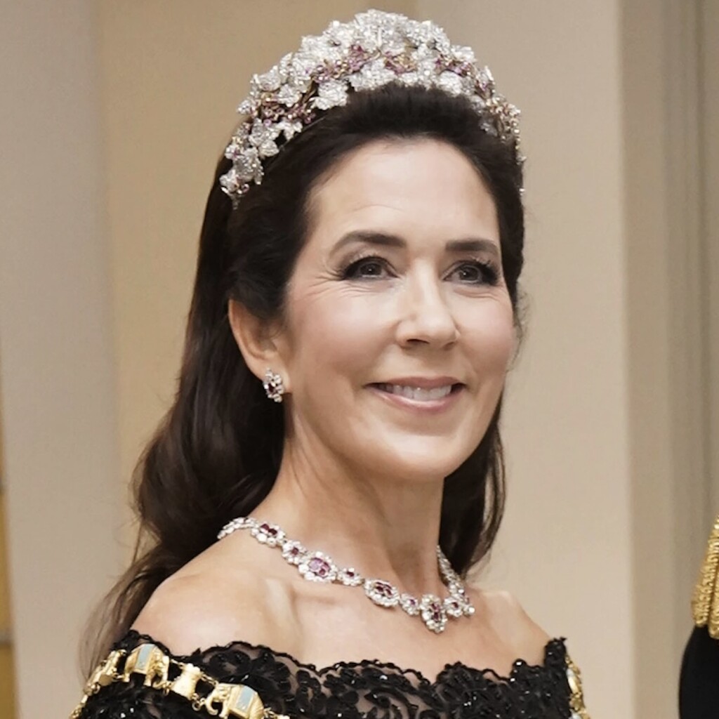 EDA5B870-47CC-4923-8768-A24DAD7895BA