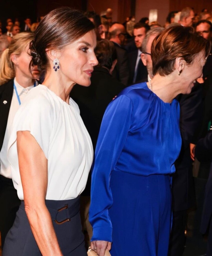 60800706-FCE1-4264-98E1-EE6149688A57