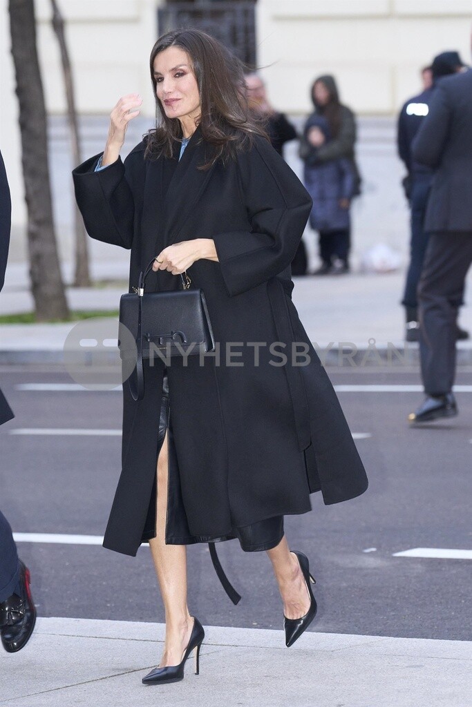 64894F01-849B-4342-9216-633949E0D5BA