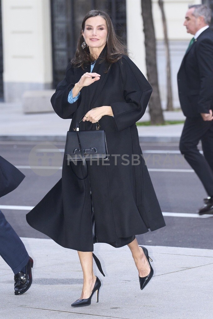 DA81F104-FCFC-4542-9C3C-39BB6C704D9D