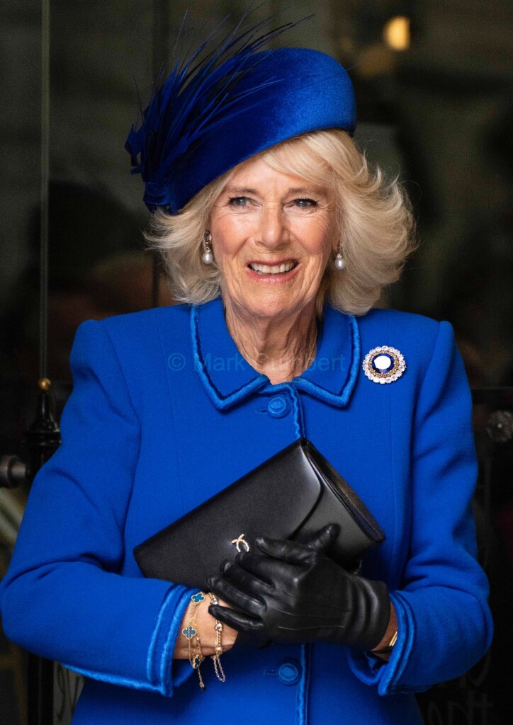 7277D17F-4412-4D27-B1E8-559A0EFFAEB3