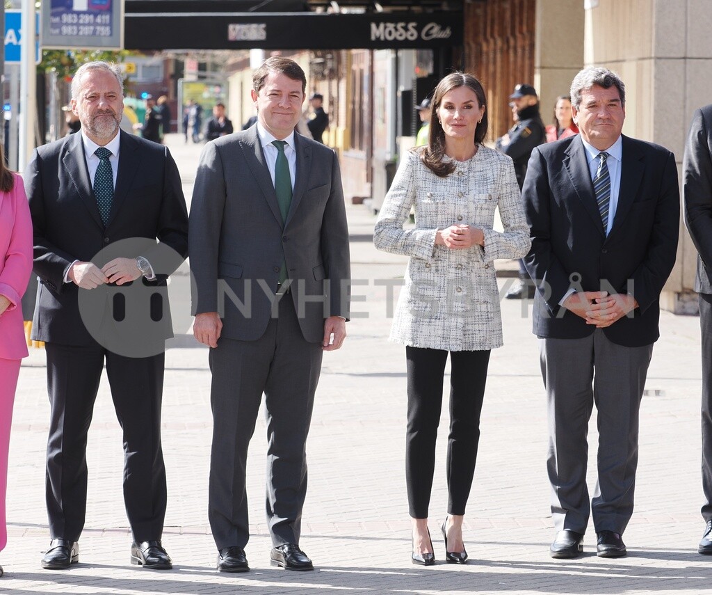 8B5C4827-F0E5-4B18-B52F-6C26F180B8BC