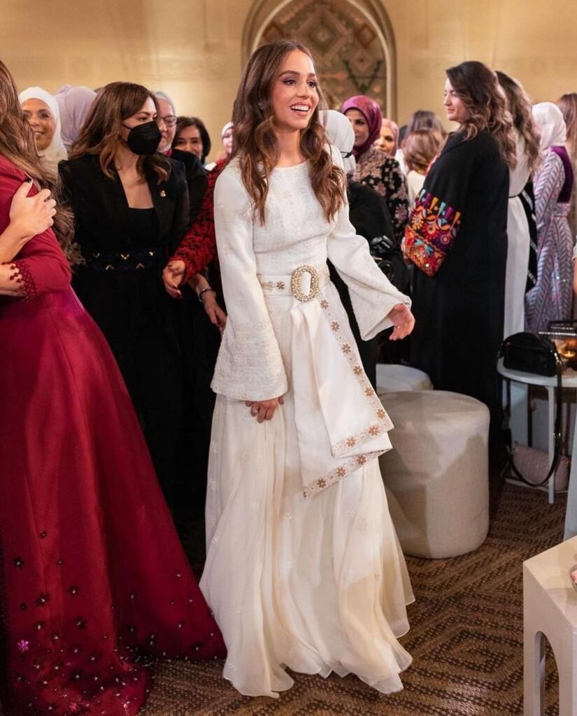 DD8C766A-2B8E-443D-889B-E34816AF1B3D