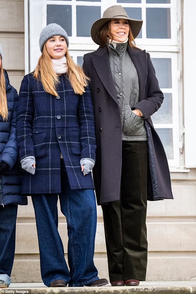 Queen Mary and Princess Josephine the Hubertus Hun The Real My Royals